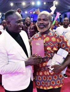 Mr THANKGOD Ikoma one of the Nollywood Boat Accident Survivor just recieved 2 million naira cash donation from Billionaire Prophet Jeremiah Fufeyin (watch video)